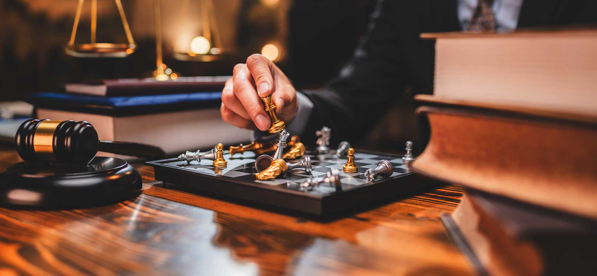 Justicia con estrategia: usos del pensamiento estratégico en el trabajo jurídico