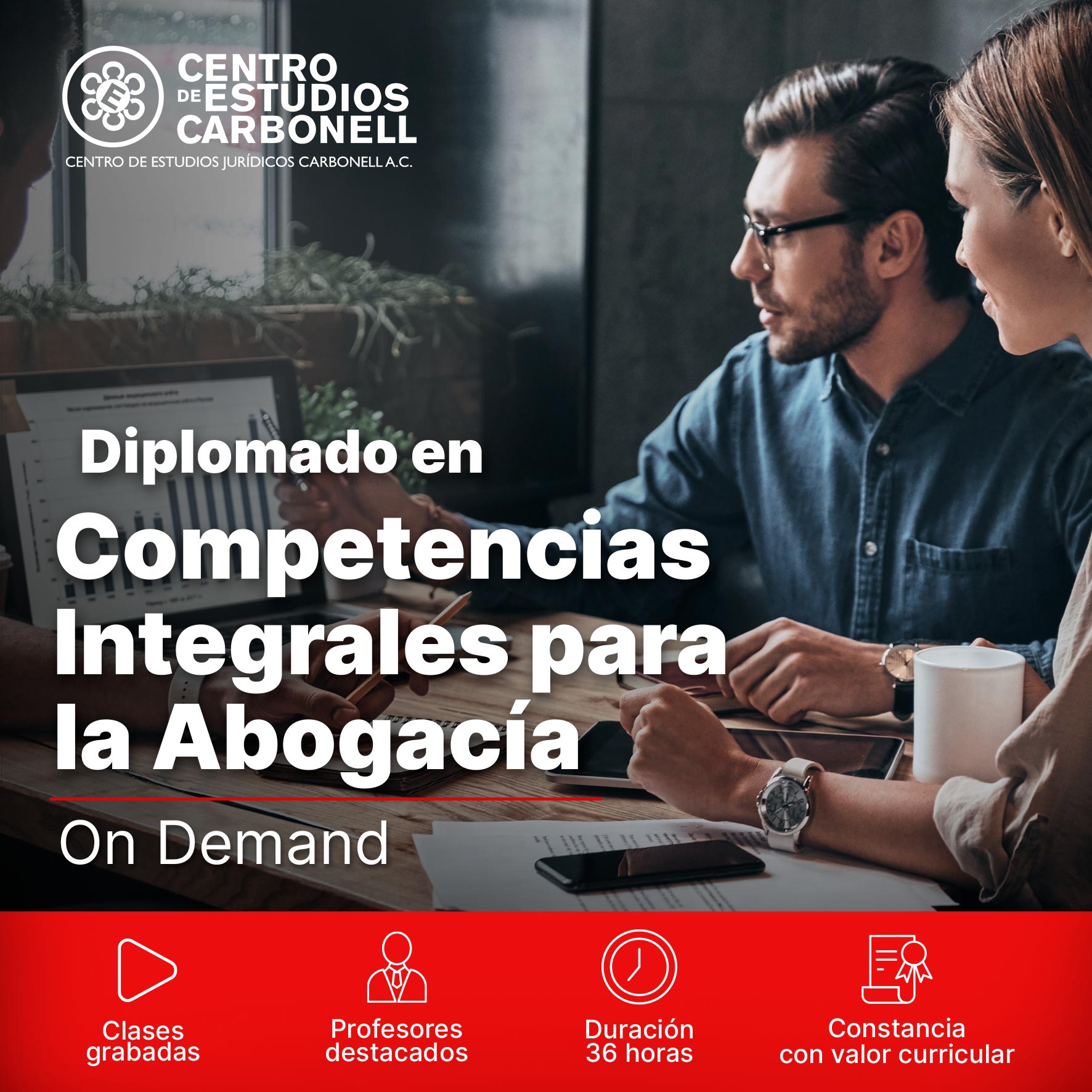 Banner promocional de la Maestría en Derecho Constitucional y Derechos Humanos, mostrando a dos personas trabajando juntas en una mesa, con texto que destaca que el programa es 100% en línea.
