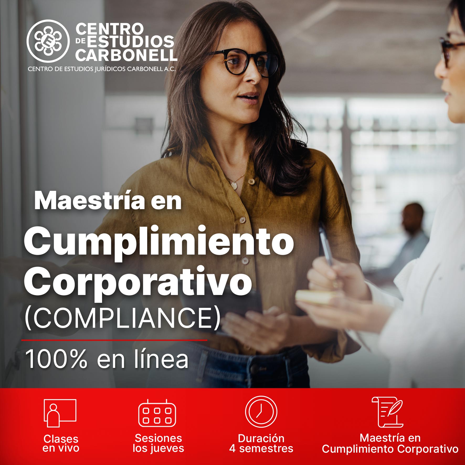 Imagen promocional del Centro de Estudios Carbonell, mostrando a dos personas sonriendo mientras conversan frente a una computadora portátil. Texto destacado sobre la Maestría en Argumentación Jurídica, indicando que es 100% en línea.