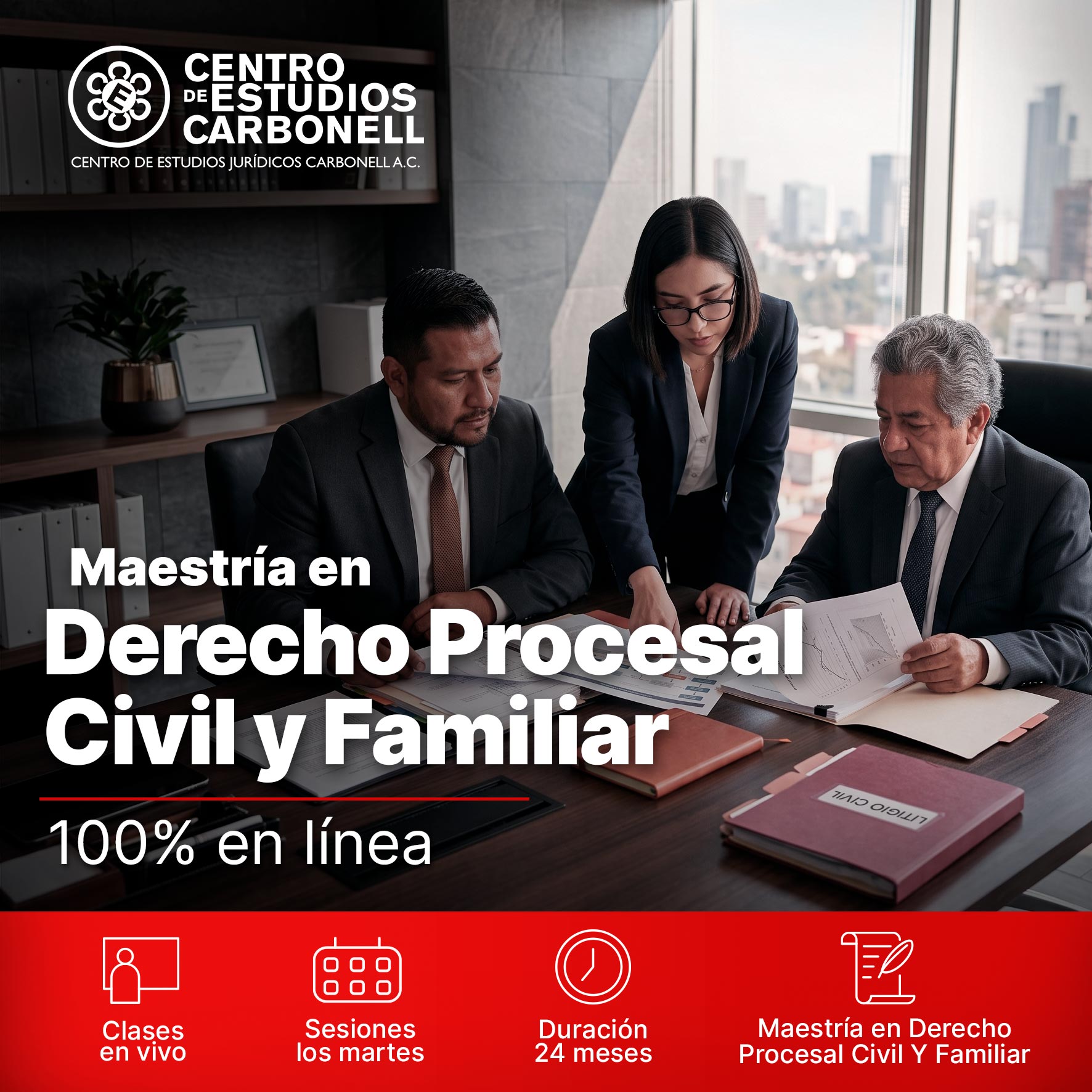 Familia sonriente con dos adultos y dos niños en un evento sobre Derecho Familiar en Ciudad de México.